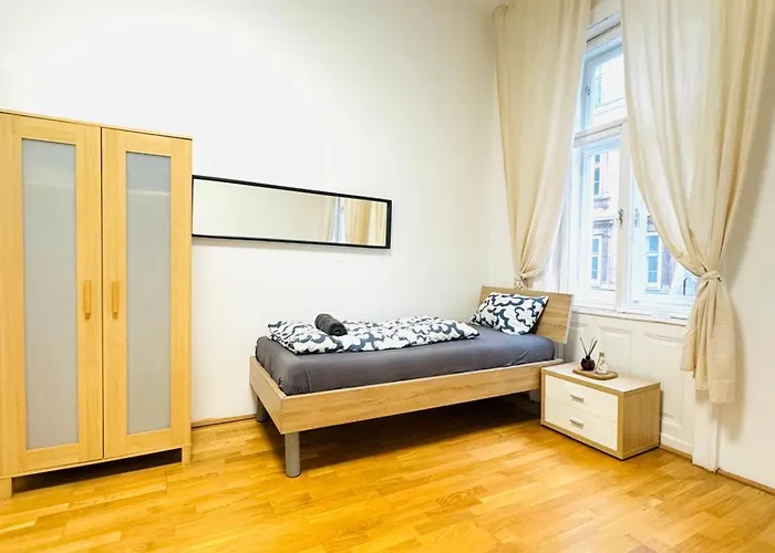 Apartment Comfy 1br For 4, 10min Transport To Stadthalle