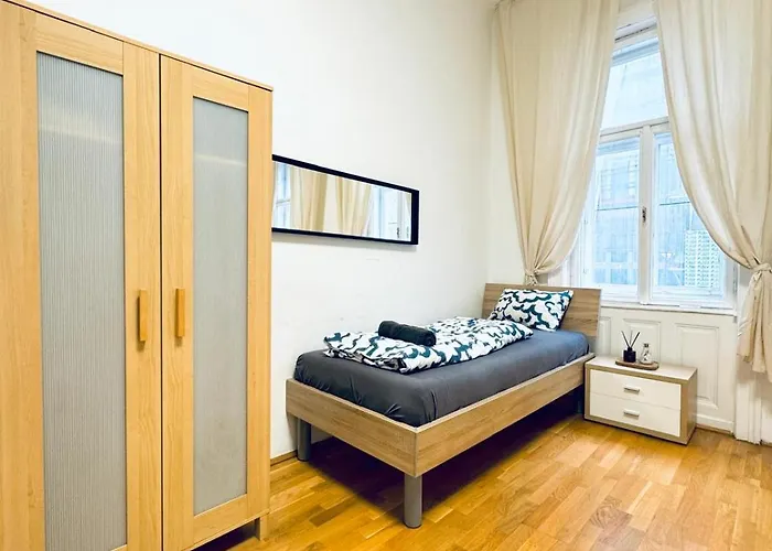 Apartment Comfy 1br For 4, 10min Transport To Stadthalle *