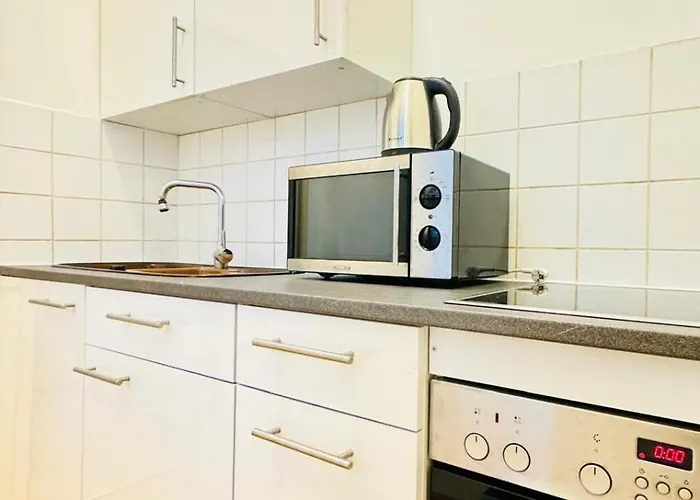 Apartment Comfy 1br For 4, 10min Transport To Stadthalle *